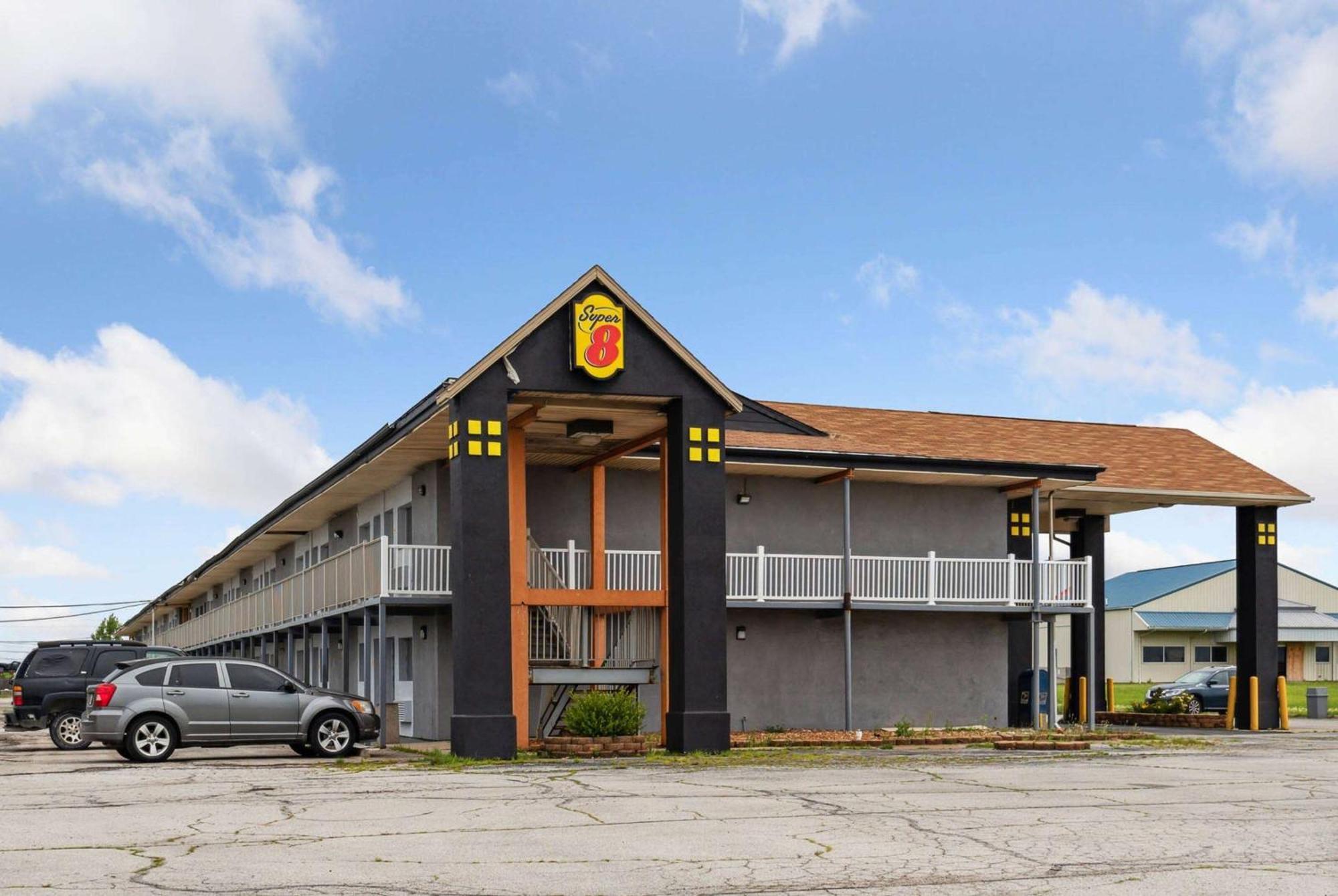 Super 8 By Wyndham Millbury/Toledo Hotel Exterior photo