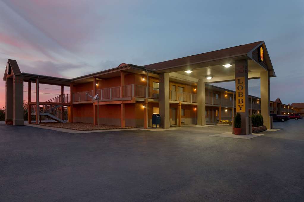 Super 8 By Wyndham Millbury/Toledo Hotel Exterior photo