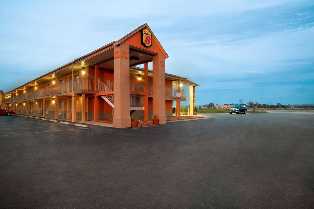 Super 8 By Wyndham Millbury/Toledo Hotel Exterior photo